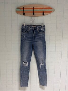 Levi’s 721 High Rise Skinny Medium Wash Distressed Women’s Jeans